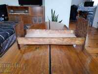 Pătuș de păpuși vechi