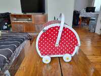 Cărucior de păpuși vechi