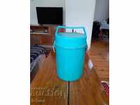 Recipiente vechi pentru alimente