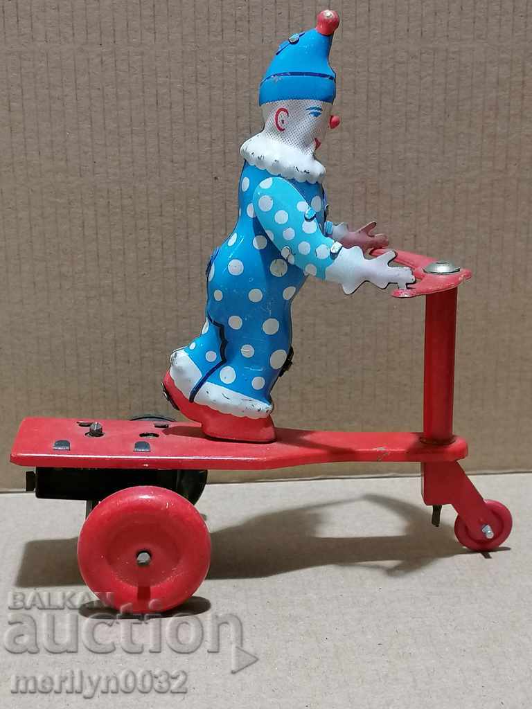 Детска ламаринена играчка клоун с колело