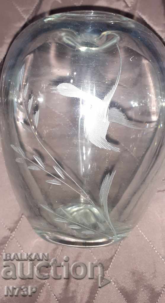 Delivery of OLD AND BEAUTIFUL VASE. HANDMADE. Delivery of OLD AND BEAUTIFUL VASE. HANDMADE.