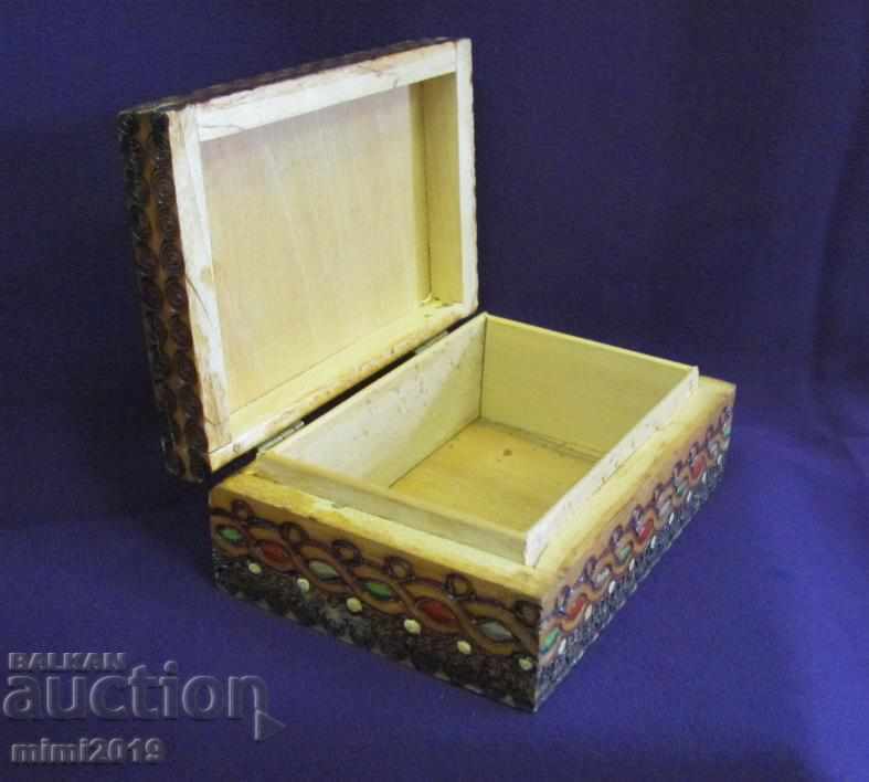 Delivery of Vintage Wooden Jewelry Box Delivery of Vintage Wooden Jewelry Box