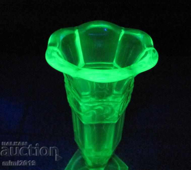 Vintic Vase Uranium Crystal Glass with price 320.00 BGN | € 163.61 Vintic Vase Uranium Crystal Glass with price 320.00 BGN | € 163.61