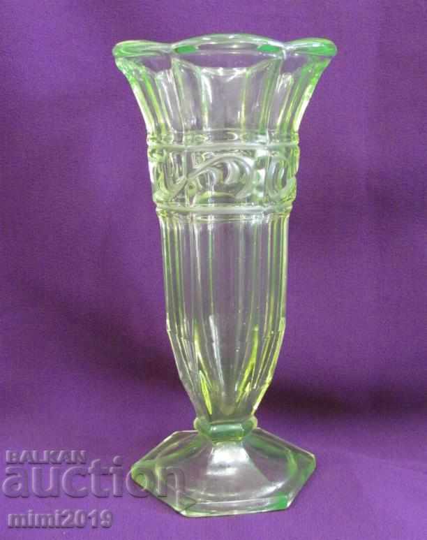 Delivery of Vintic Vase Uranium Crystal Glass Delivery of Vintic Vase Uranium Crystal Glass