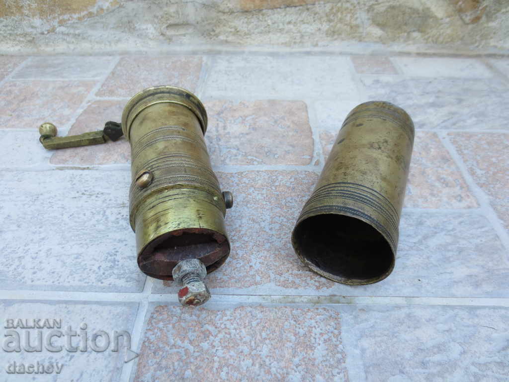 Old Ottoman bronze grinder for coffee grinder tugra TUGRI - 6 Old Ottoman bronze grinder for coffee grinder tugra TUGRI - 6