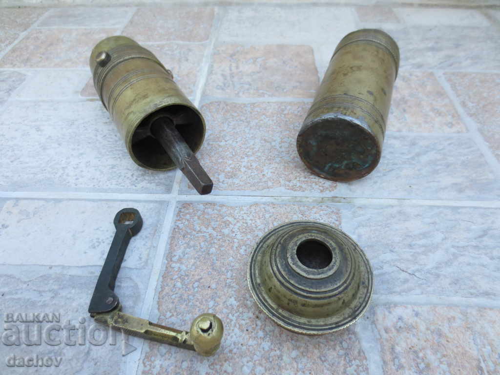 Old Ottoman bronze grinder for coffee grinder tugra TUGRI - 7 Old Ottoman bronze grinder for coffee grinder tugra TUGRI - 7