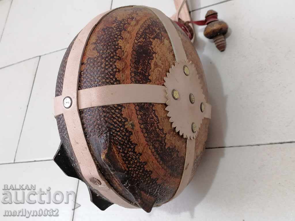 Licitație Cupă veche pirografată, cataramă, din lemn Licitație Cupă veche pirografată, cataramă, din lemn