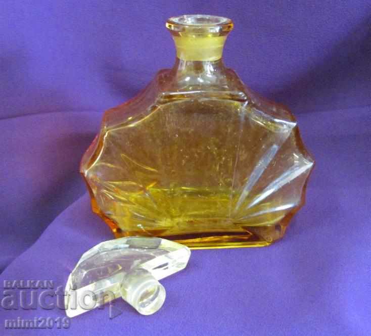 Auction 20's Crystal Perfume Bottle Auction 20's Crystal Perfume Bottle