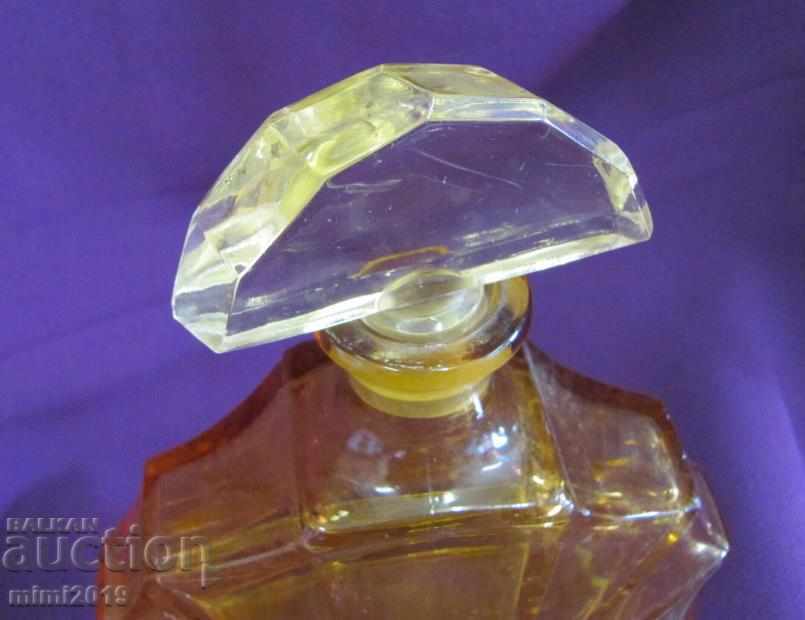Delivery of 20's Crystal Perfume Bottle Delivery of 20's Crystal Perfume Bottle