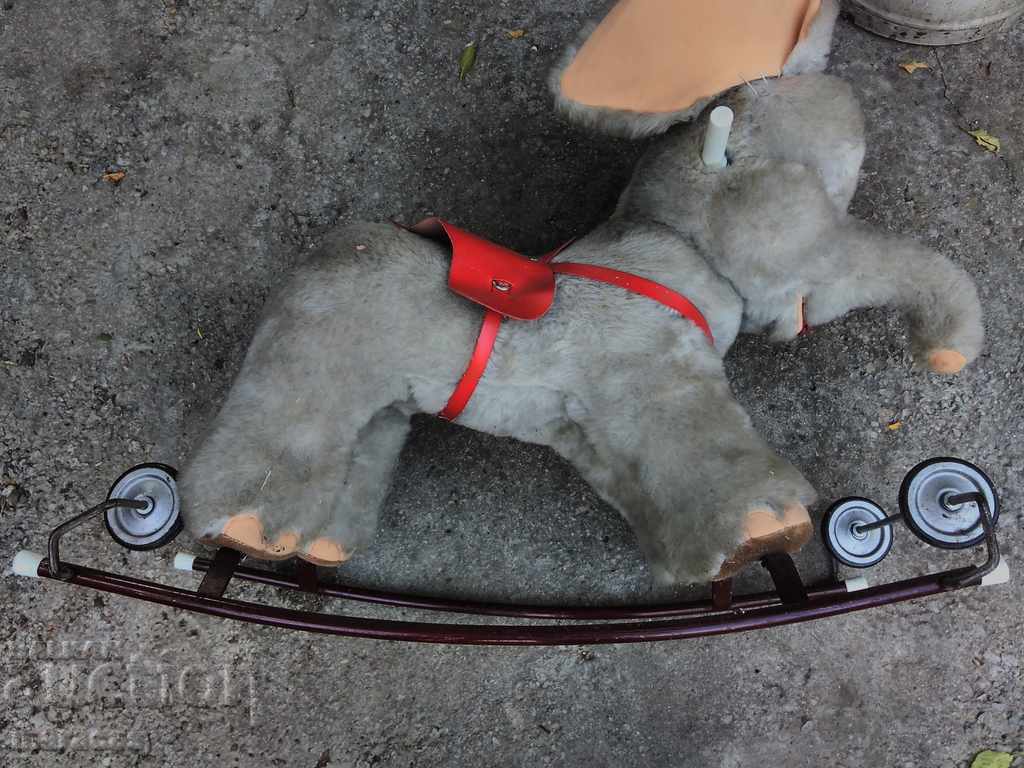 Livrarea O jucărie veche pentru copii