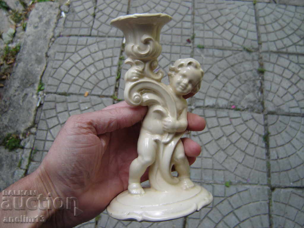 SFEȘNIC DIN PORȚELAN VECHI, MARCAT