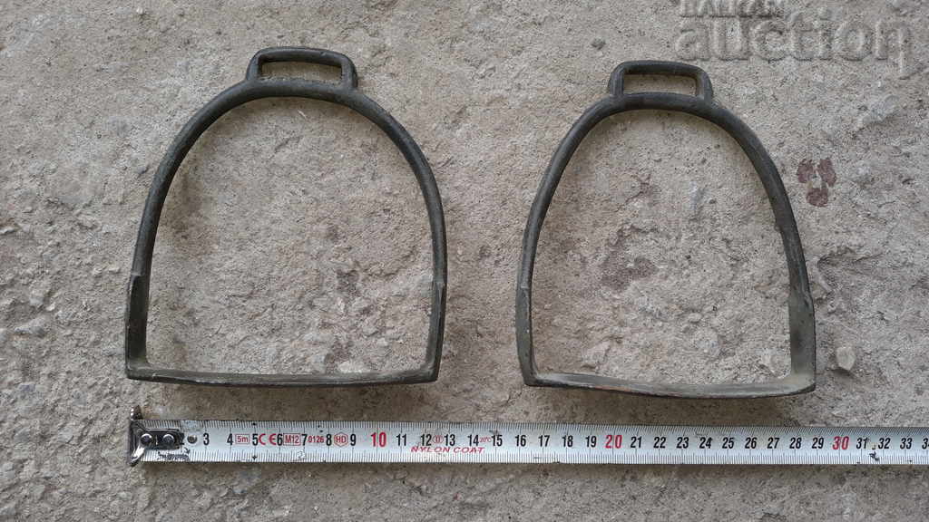 Delivery of bronze stirrups spurs saddle cavalry