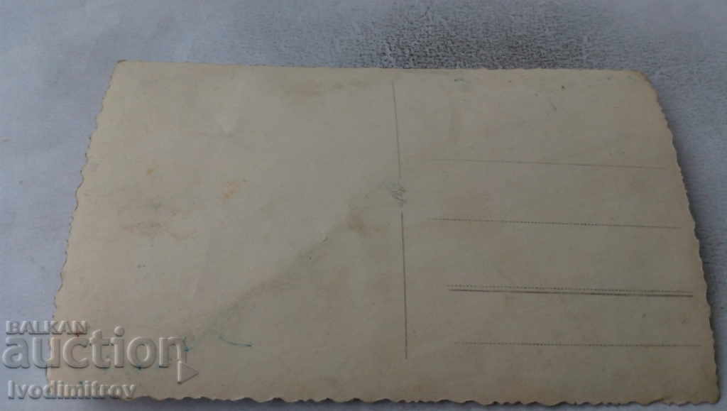 Φωτογραφία Δύο γυναίκες και ένα μωρό με τιμή 1.65 BGN | € 0.84 Φωτογραφία Δύο γυναίκες και ένα μωρό με τιμή 1.65 BGN | € 0.84