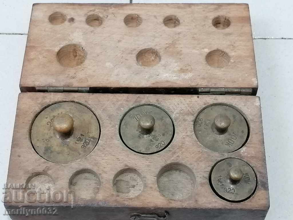 Auction Old weights from scales exagi gram weight scales Auction Old weights from scales exagi gram weight scales