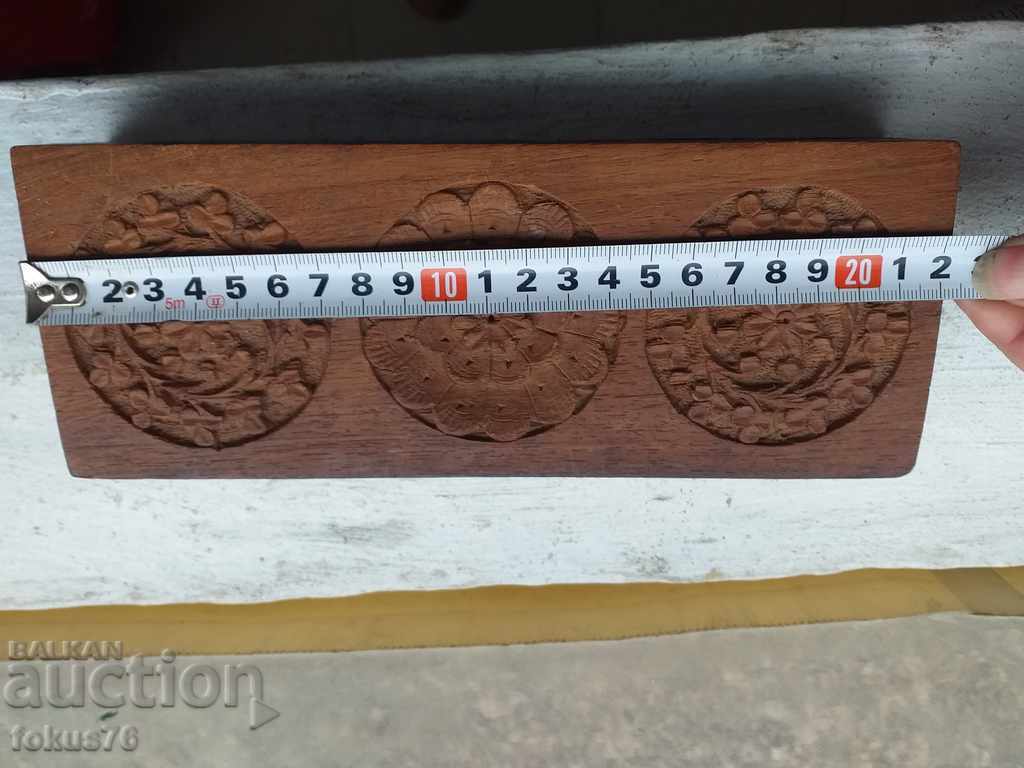 Auction Old wooden box for jewelry carving Auction Old wooden box for jewelry carving