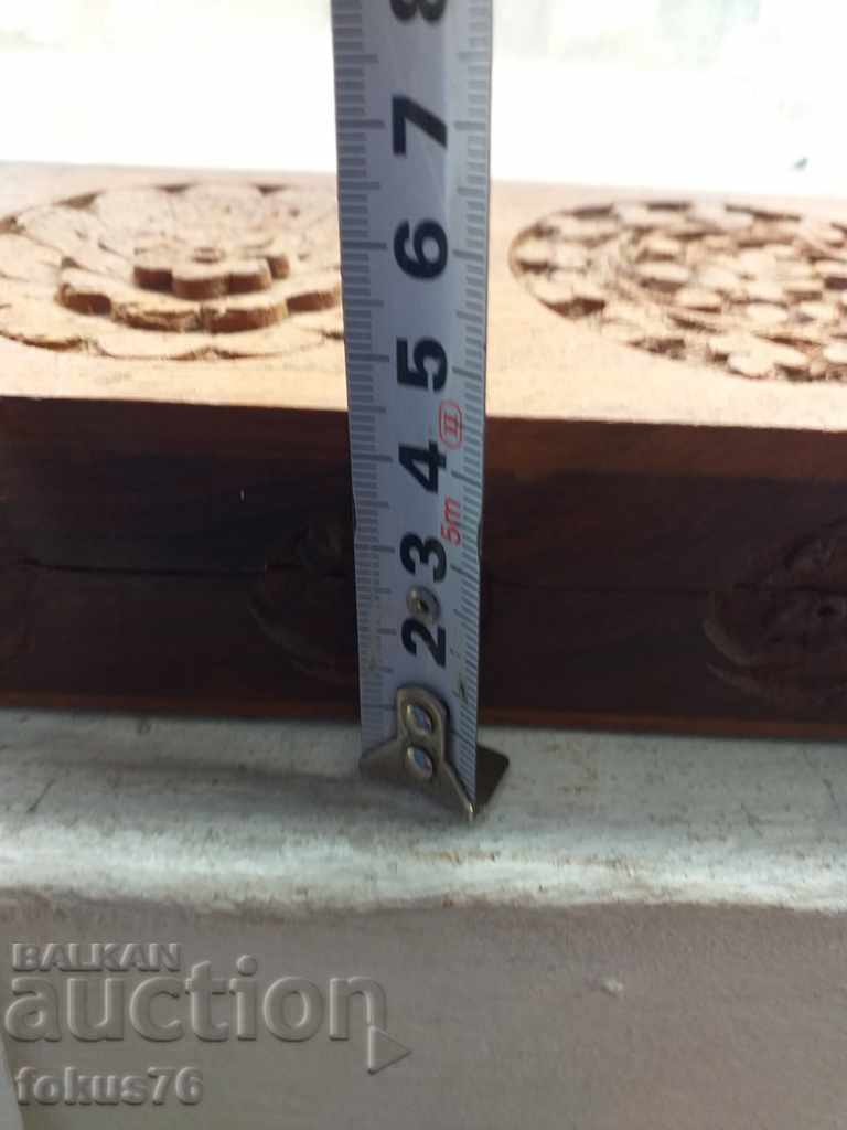 Delivery of Old wooden box for jewelry carving Delivery of Old wooden box for jewelry carving
