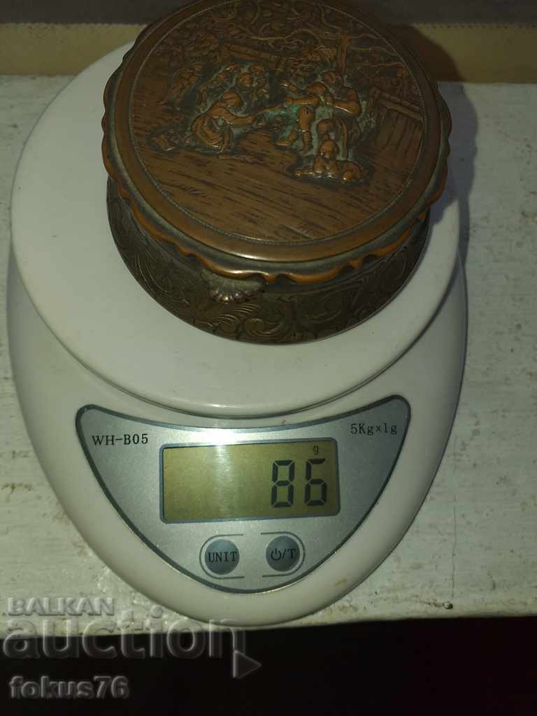 Old wrought bronze box with silk markings - 5 Old wrought bronze box with silk markings - 5