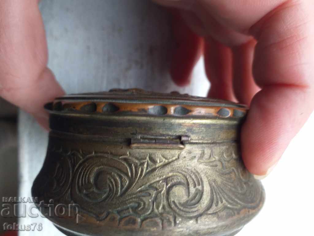 Old wrought bronze box with silk markings - 6 Old wrought bronze box with silk markings - 6