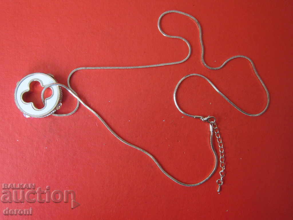 Delivery of Amazing necklace necklace medallion with stones Delivery of Amazing necklace necklace medallion with stones