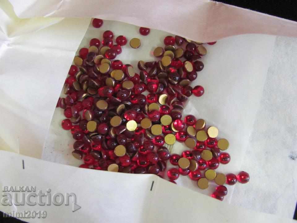 Licitație Cristale antice vintage lustruite pentru bijuterii Boemia Licitație Cristale antice vintage lustruite pentru bijuterii Boemia