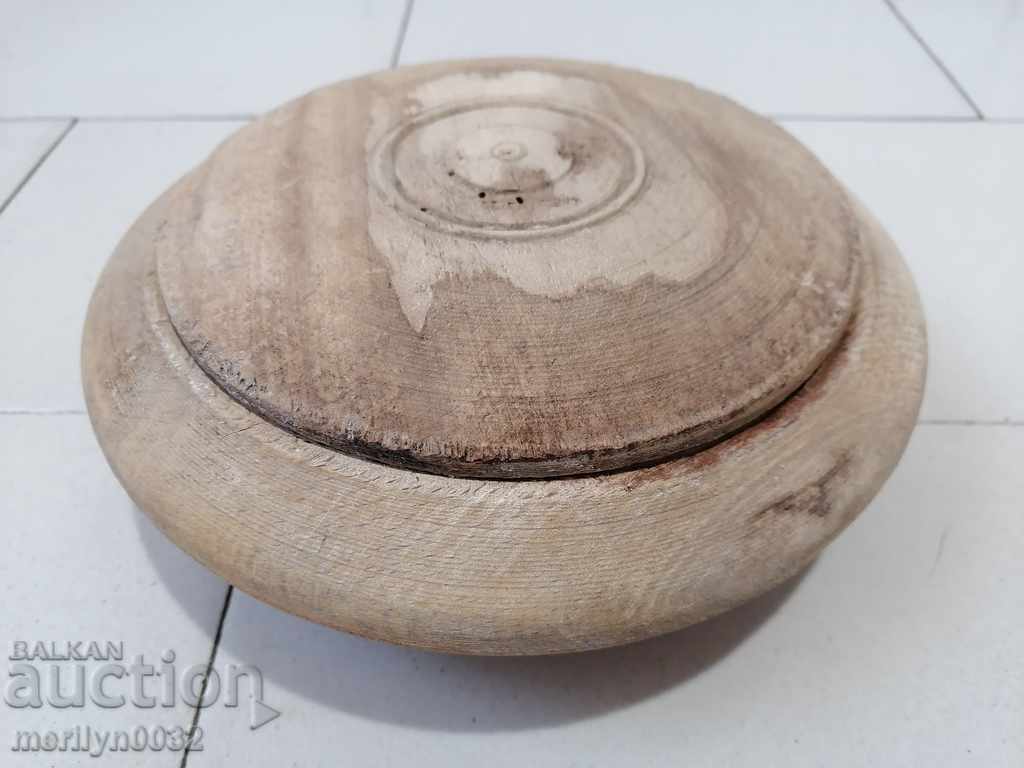 Wooden bowl bowl with lid, bowl wooden primitive with price 89.00 BGN | € 45.50 Wooden bowl bowl with lid, bowl wooden primitive with price 89.00 BGN | € 45.50