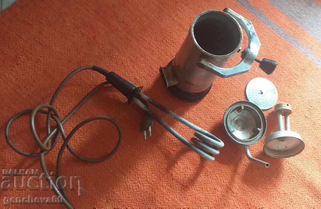 Licitație Oala sub presiune mare si cafetiera de la SOCA