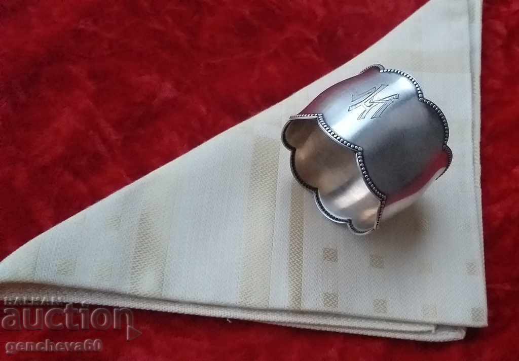 Rar suport de șervețele din argint 36g cu inițiale și șervețele de mătase cu preț 120.00 BGN | € 61.36 Rar suport de șervețele din argint 36g cu inițiale și șervețele de mătase cu preț 120.00 BGN | € 61.36