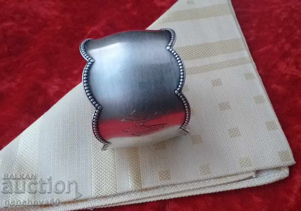 Delivery of Rare silver napkin ring 36g with initials and silk napkins