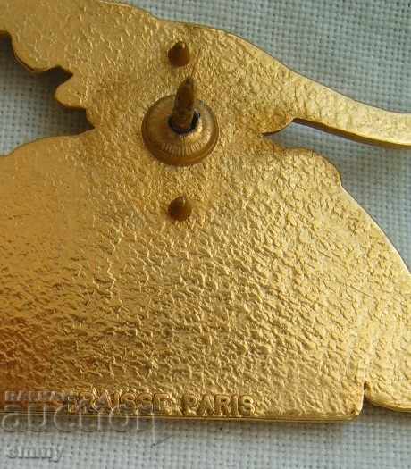 Auction Renault badge Renault-accompanied driving, road prevention Auction Renault badge Renault-accompanied driving, road prevention