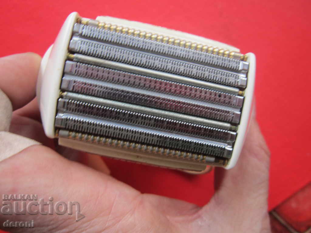 Παράδοση Ηλεκτρική ξυριστική μηχανή Remtngton de Luxe Παράδοση Ηλεκτρική ξυριστική μηχανή Remtngton de Luxe