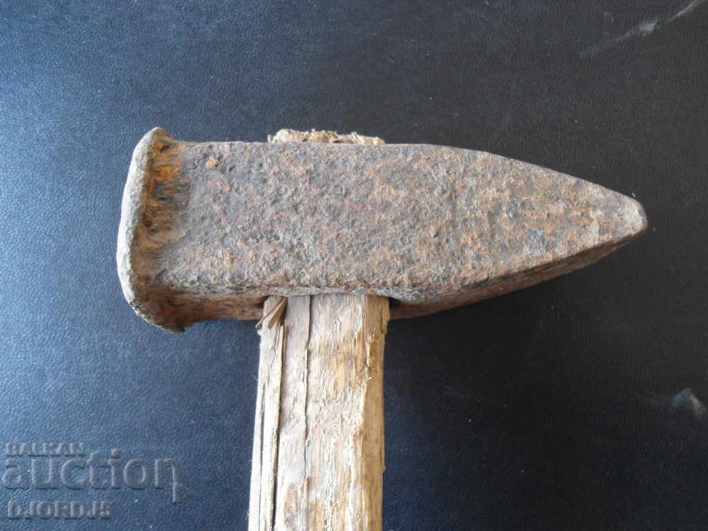 Old hammer, wooden handle with price 6.00 BGN | € 3.07