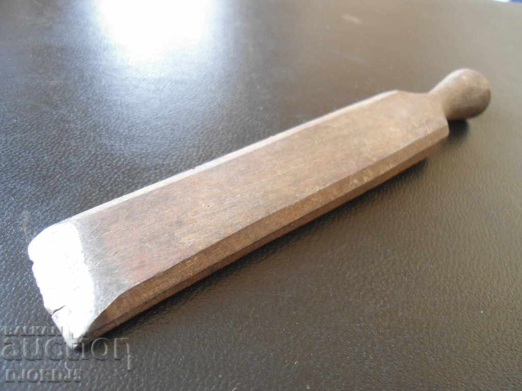 Old tool, chisel with price 5.00 BGN | € 2.56 Old tool, chisel with price 5.00 BGN | € 2.56