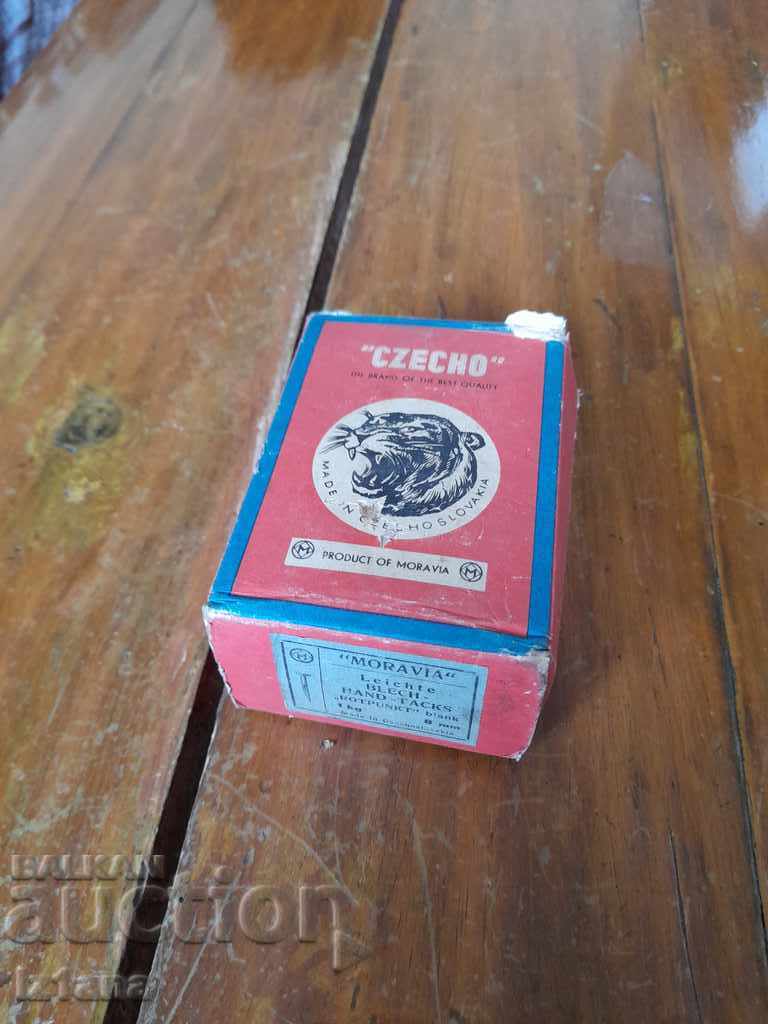 Old nails, nails Old nails, nails