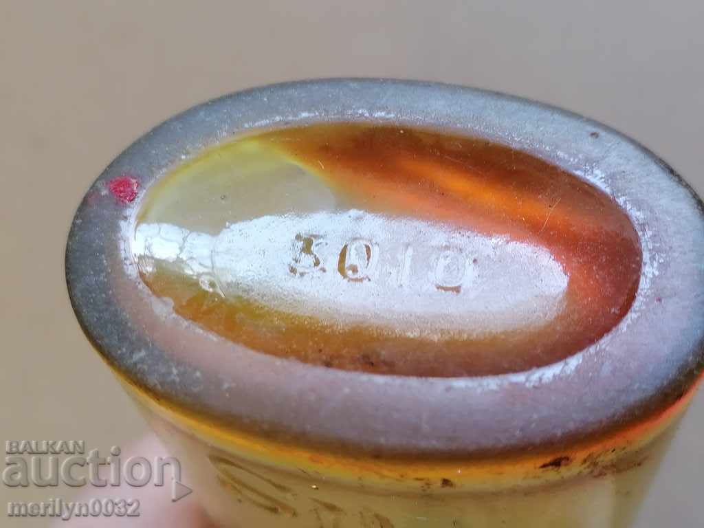 Livrarea Sticla veche de ulei, sticla marca PARIS Livrarea Sticla veche de ulei, sticla marca PARIS