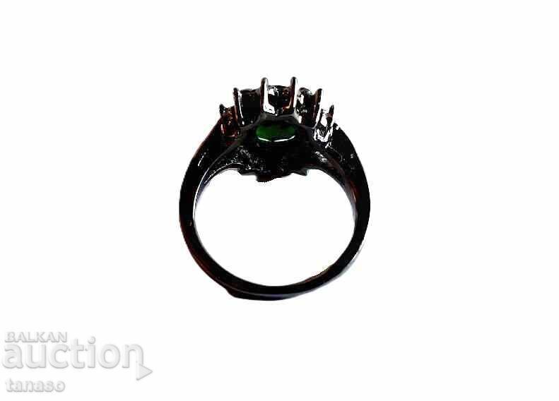 Inel cu smarald, placat cu rodiu negru cu preț € 11.50 | 22.49 BGN