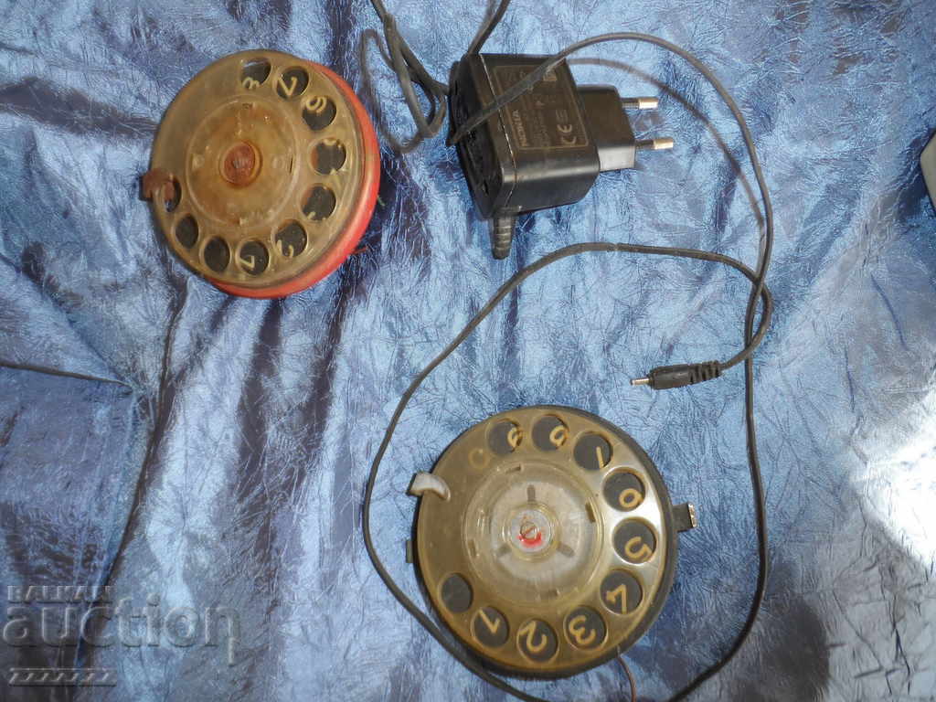 telefoane vechi cu preț € 13.00 | 25.43 BGN
