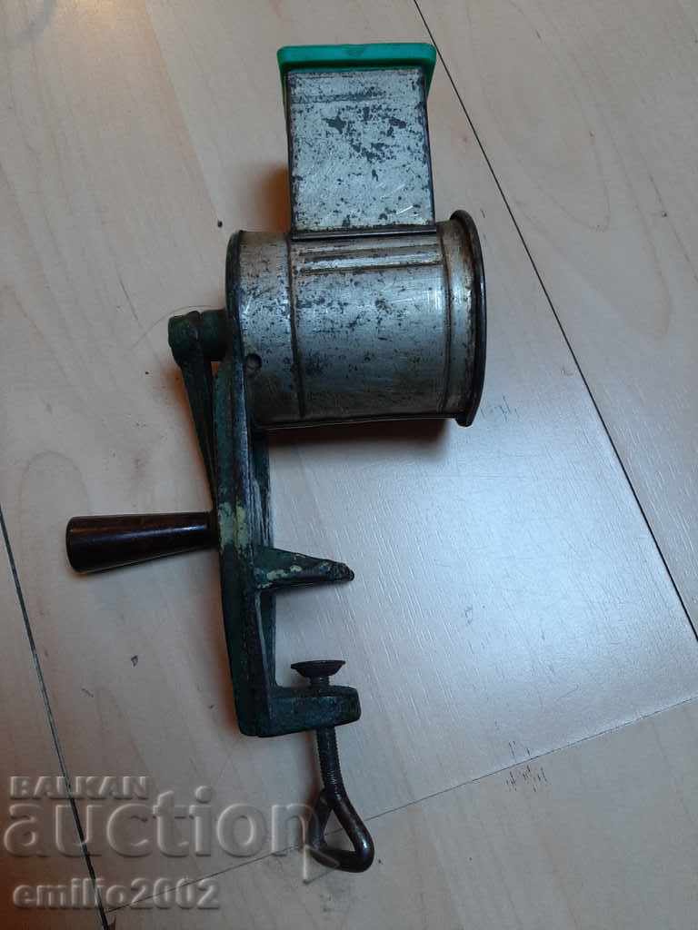 Δημοπρασία Ρετρό μύλος παξιμαδιών Δημοπρασία Ρετρό μύλος παξιμαδιών