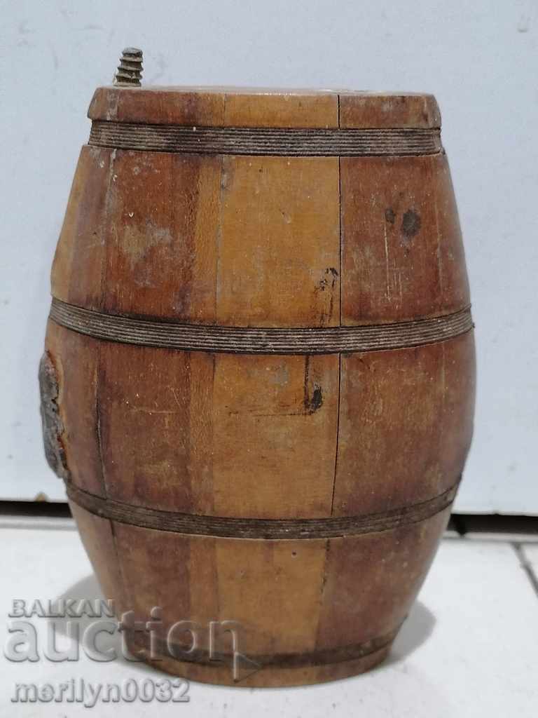 Παλιό ξύλινο καρότσι ξύλινο κάδο καφέ κουβά
