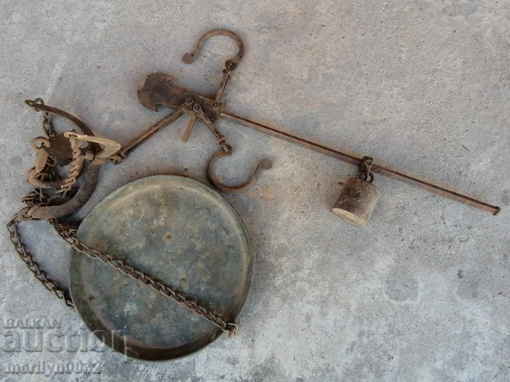 Стар кантар с бакърен тас топуз везна теглилка ковано желязо