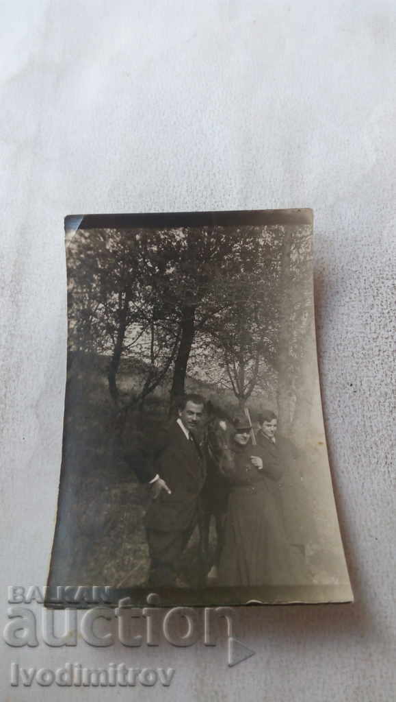 Photo Two men and a woman with a shotgun