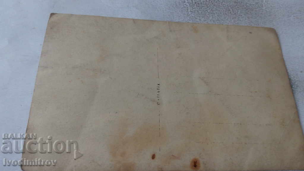 Photo Men and women by the river with price 2.35 BGN | € 1.20 Photo Men and women by the river with price 2.35 BGN | € 1.20