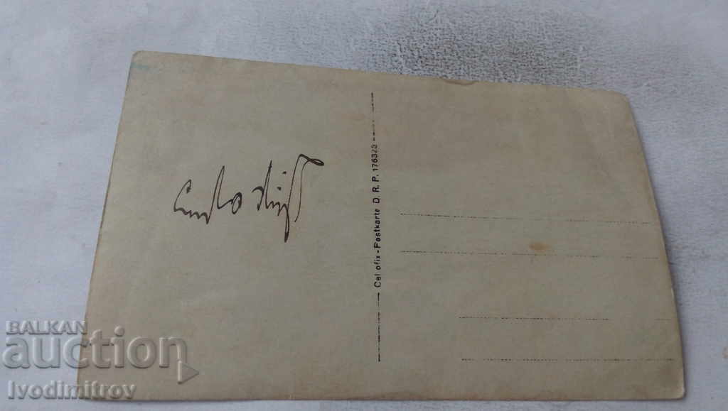 Photo Large company on a trip with price 2.35 BGN | € 1.20 Photo Large company on a trip with price 2.35 BGN | € 1.20