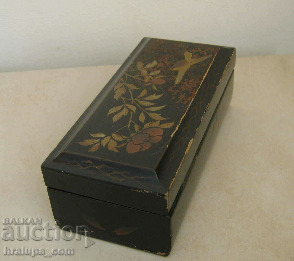 Delivery of Old Japanese wooden box hand painted with a key Delivery of Old Japanese wooden box hand painted with a key