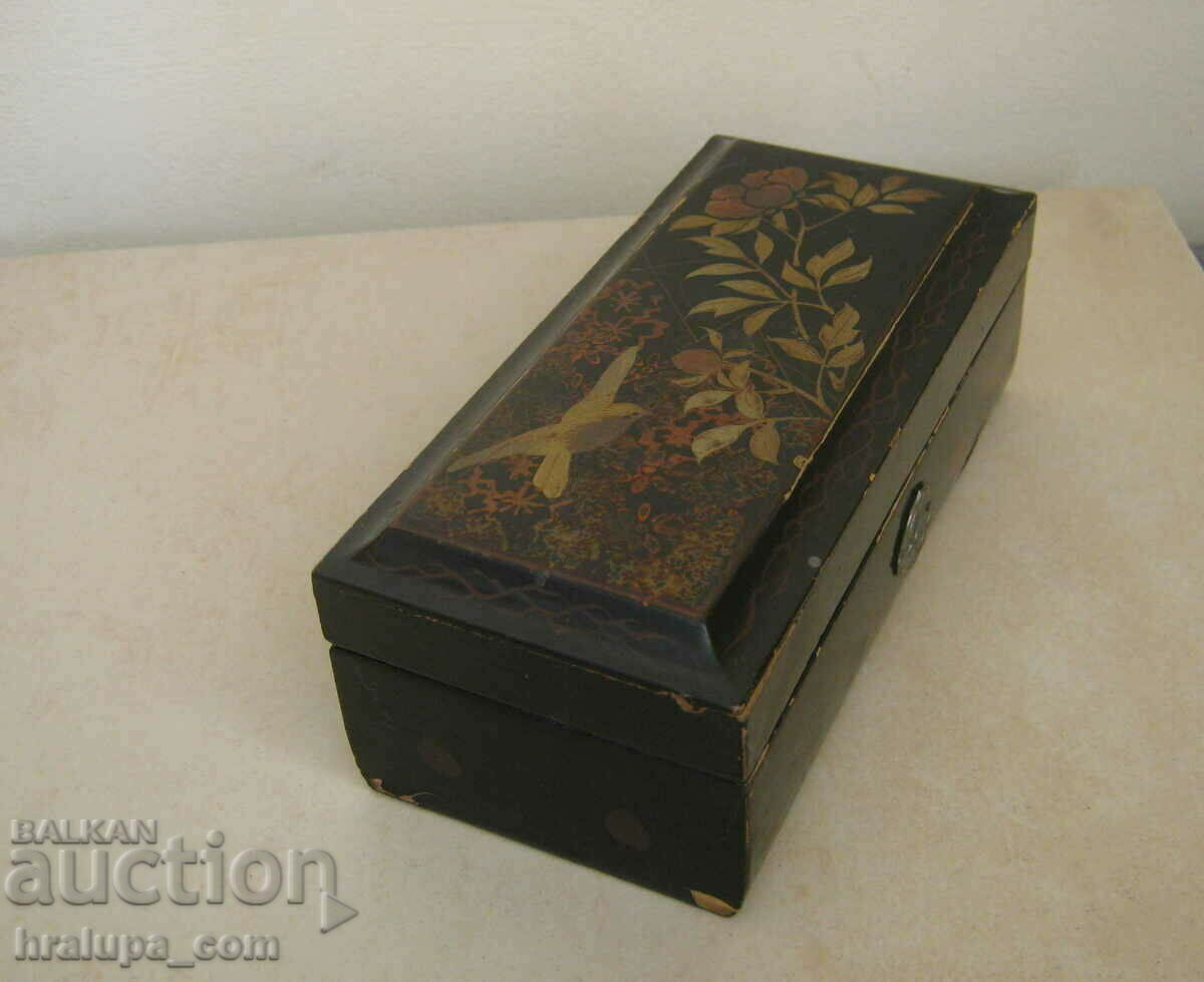 Old Japanese wooden box hand painted with a key - 5 Old Japanese wooden box hand painted with a key - 5
