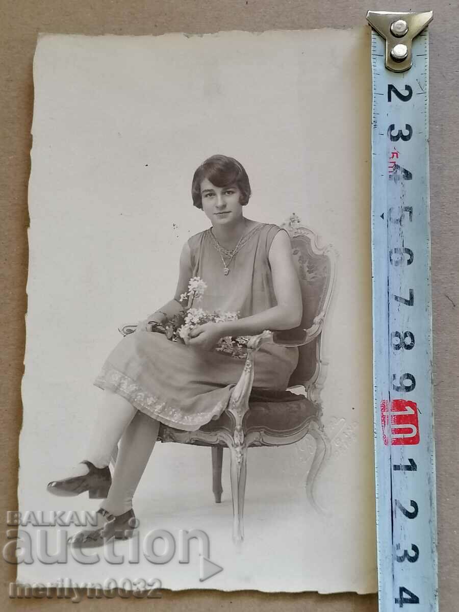 Delivery of Old photo young lady photography Delivery of Old photo young lady photography