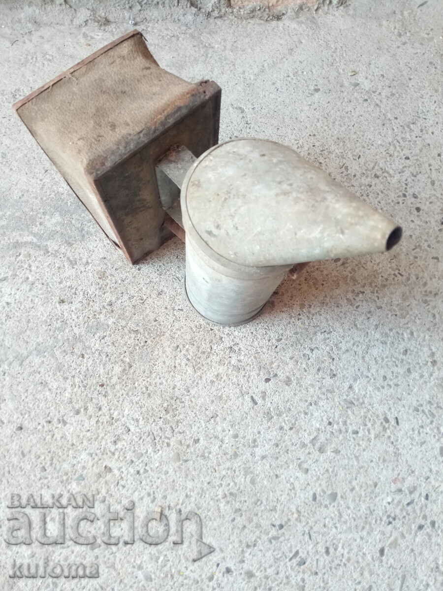 An old bee blower with price 19.99 BGN | € 10.22 An old bee blower with price 19.99 BGN | € 10.22