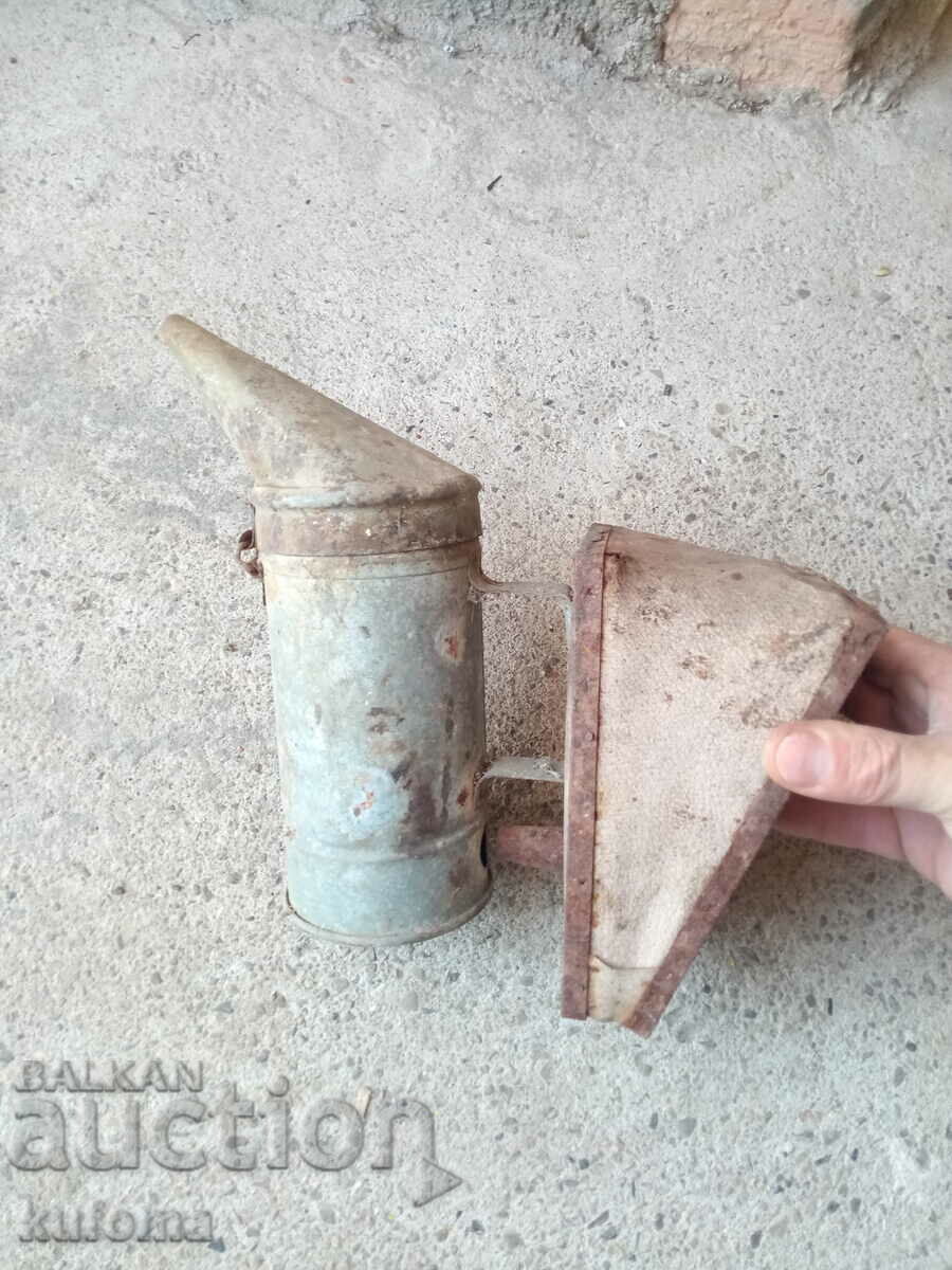 An old bee blower