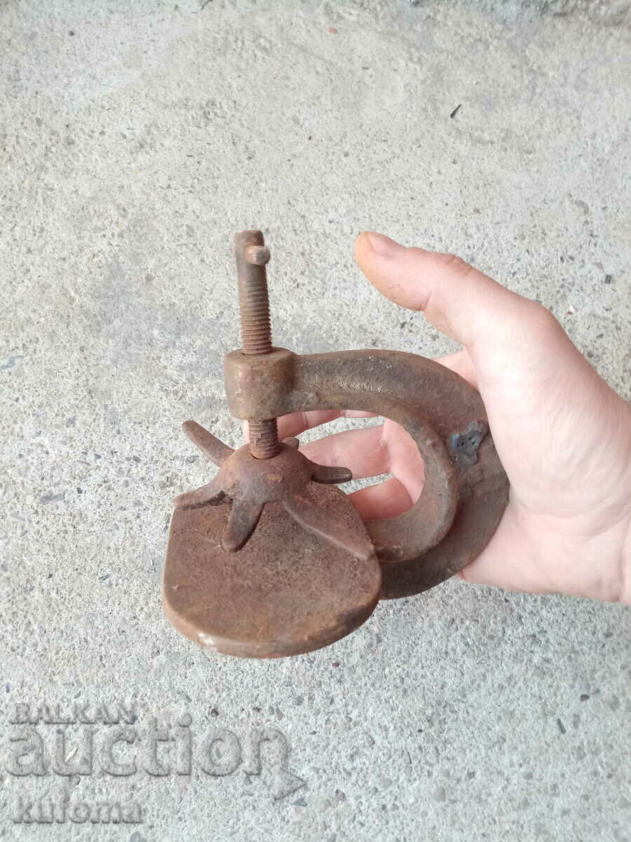 Old clamp for gluing tires with price 6.99 BGN | € 3.57 Old clamp for gluing tires with price 6.99 BGN | € 3.57