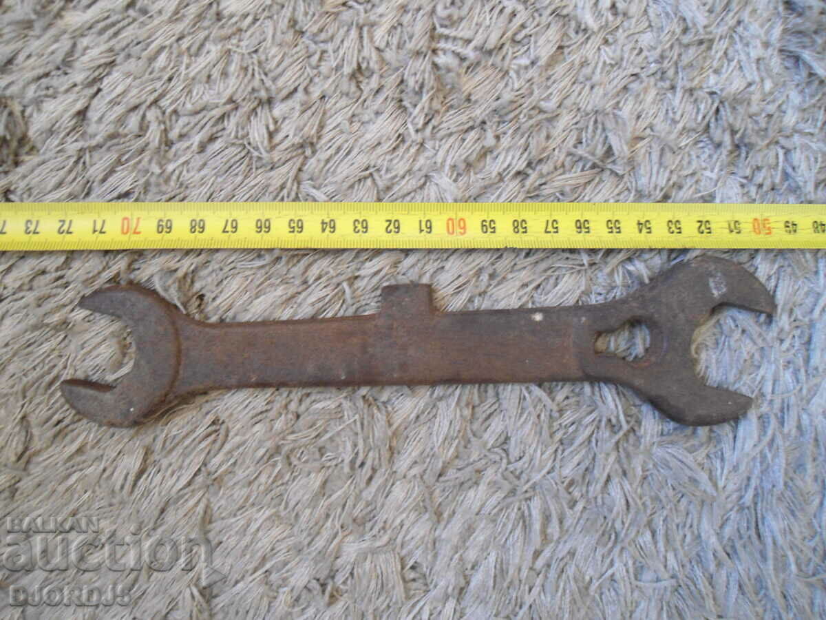 Auction Old key Auction Old key