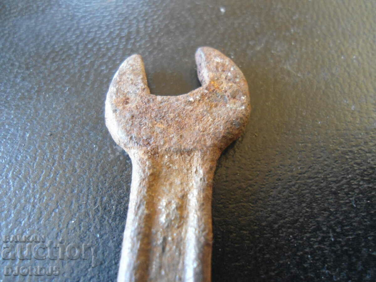 Auction Old key Auction Old key